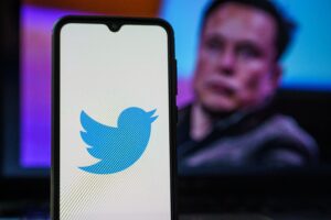 Twitter traffic sinks in wake of changes and launch of rival platform  &hellip;