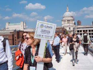 Hundreds of UK businesses demonstrate against government inaction ahea &hellip;