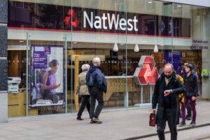 NatWest Tells Customers to Visit Branches as Outage Hits Online Bankin &hellip;