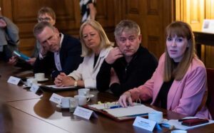 Government urges public sector buyers to award more contracts to small &hellip;