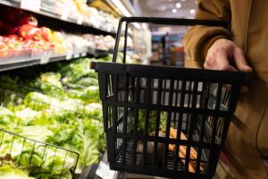 Government urges supermarkets to make healthy food more appealing in b &hellip;